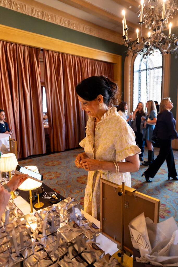 FWColonial_ExecutiveWomans3